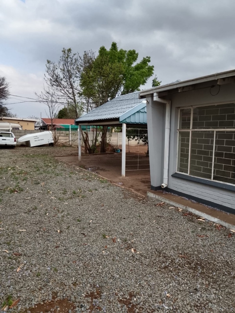 5 Bedroom Property for Sale in Roosheuwel North West
